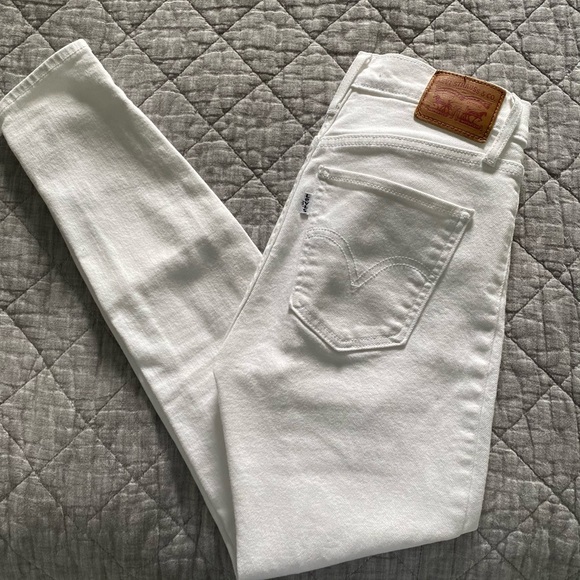 White Levi’s Mile High Super Skinny Jeans - Picture 11 of 11